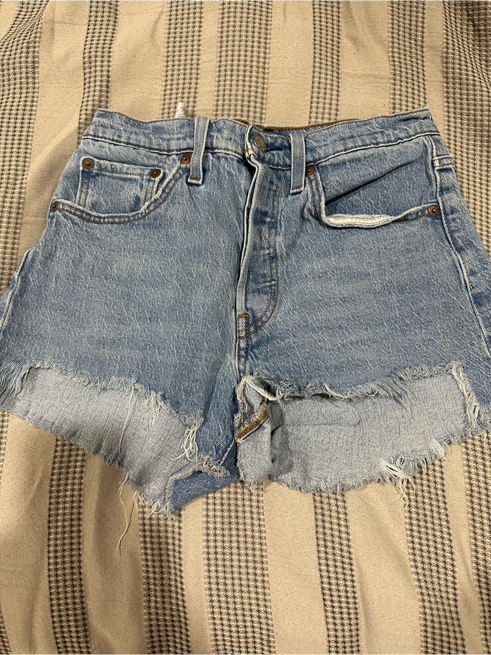 Classic 501 Levi’s High-Rise Light Blue Denim Cutoff Shorts
